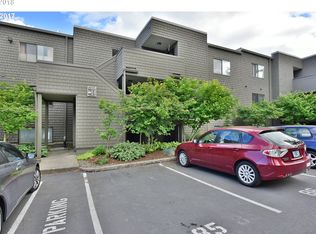 5624 SW Riverside Ln APT 8, Portland, OR 97239