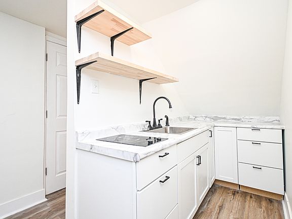 3rd image of 3420 Woodburn Ave #3