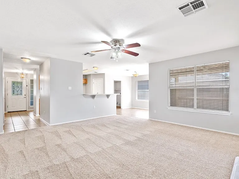 1514 Royce Ln — Photo 4