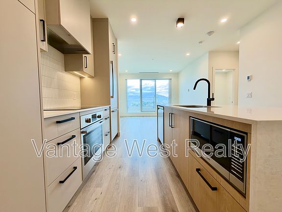 5th image of 3300 Lakeshore Rd #1108