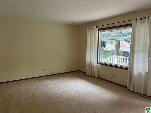 5th image of 3023 S Cornelia St