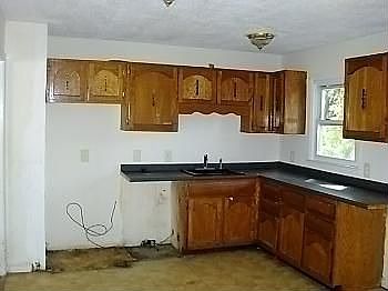 3rd image of 14726 Dillon Ave