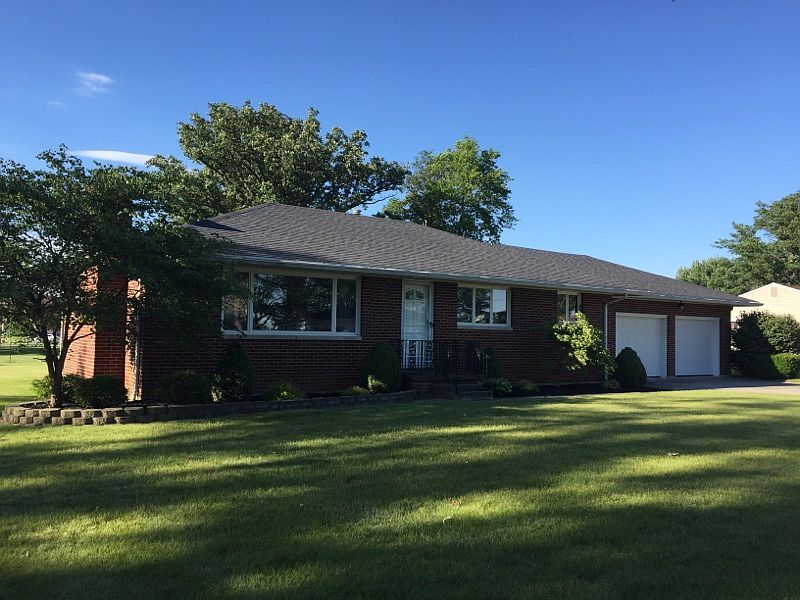 2nd image of 410 Woodlawn Dr
