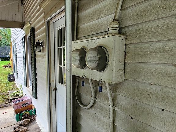4th image of 249 E Main St