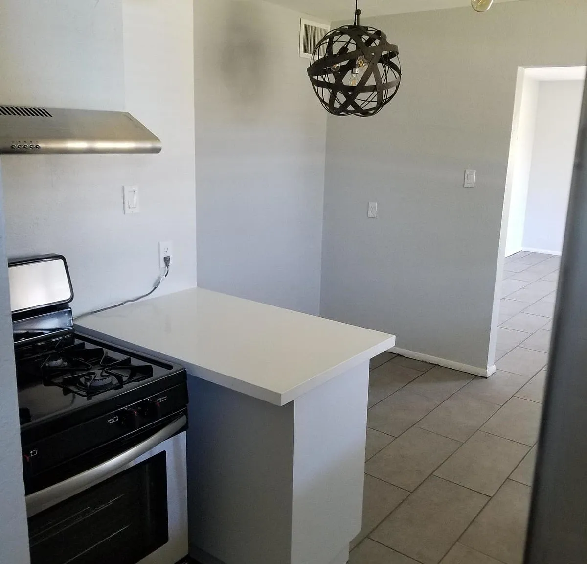 2 bed, 832 sqft, $1,999 — Photo 4