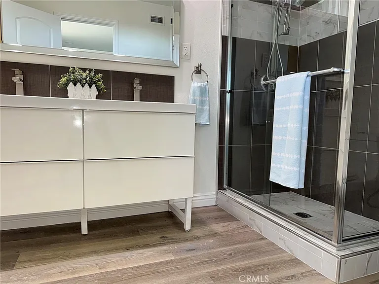 6911 Laurelhurst Dr — Photo 16
