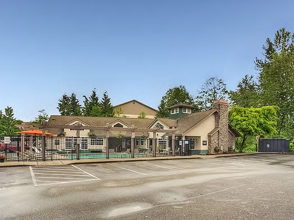 Mill Pointe Main Office, parking lot and pool