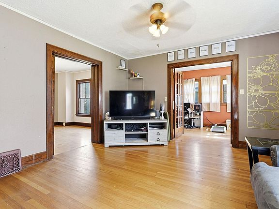 3rd image of 105 Wollan St