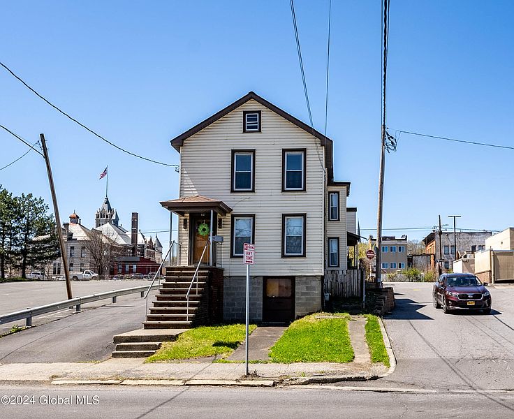 3rd image of 62 Saratoga Street