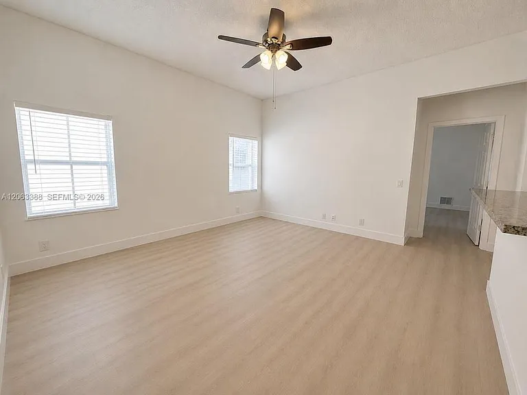 837 Tanglewood Cir #837 — Photo 2