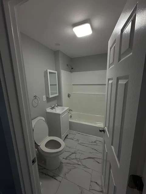 7 Malden Street - 2R — Photo 4