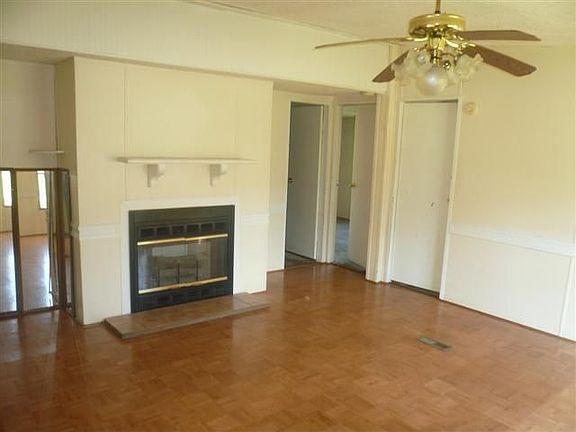 2nd image of 102 Whispering Oaks Dr