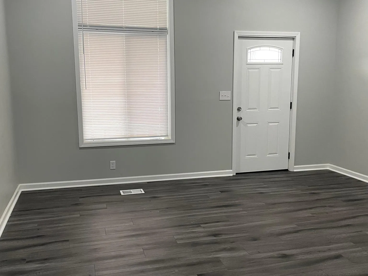 3 bed, 1.5 bath, 1664 sqft, $2,350 — Photo 4