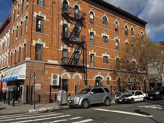 4th image of 83 Irving Ave APT 7