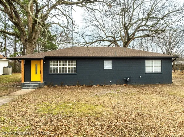 123 E 3rd St, Mulberry, AR 72947