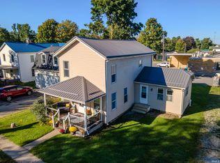 416 4th St, Howe, IN 46746