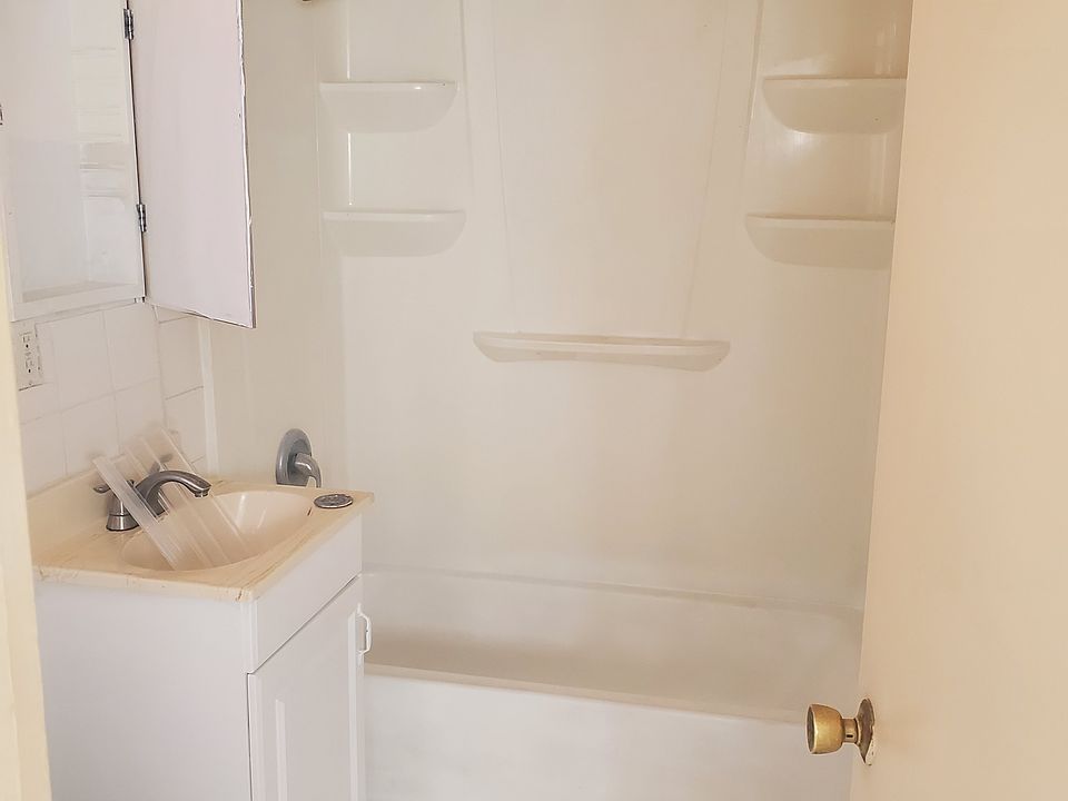 1st image of 3136 Fairmount Ave