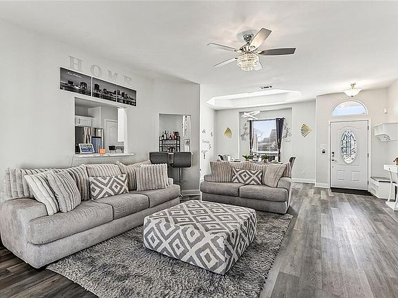 3rd image of 2721 Long Branch Dr