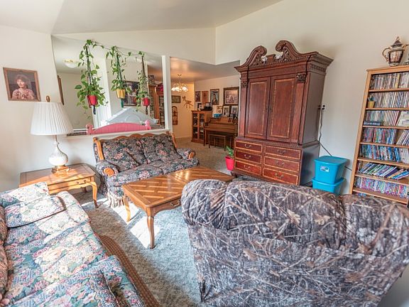 4th image of 795 Red Cedar Ct
