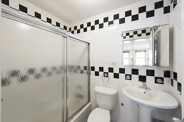 Rented by Nest Seekers International | media 9