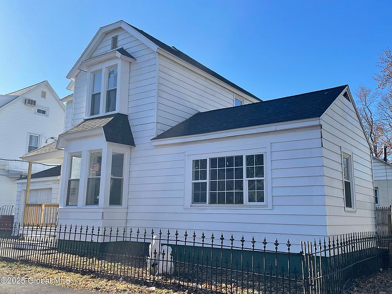 3rd image of 22 115th Street