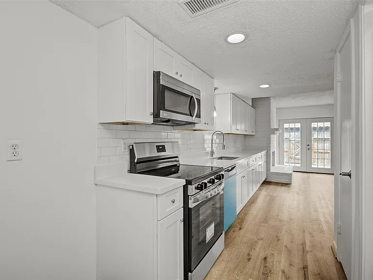 1334 Country Place Dr — Photo 10