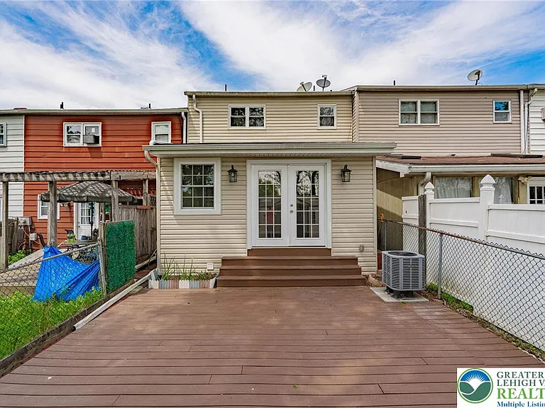 5650 Greens Dr — Photo 25
