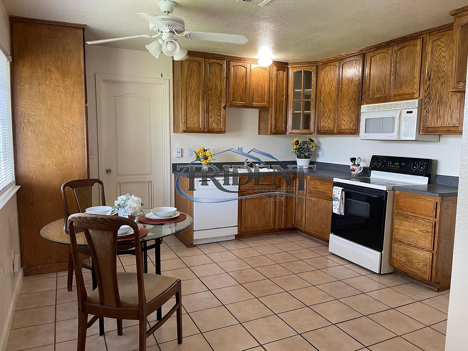 3 bed, 1080 sqft, $2,100 — Photo 4
