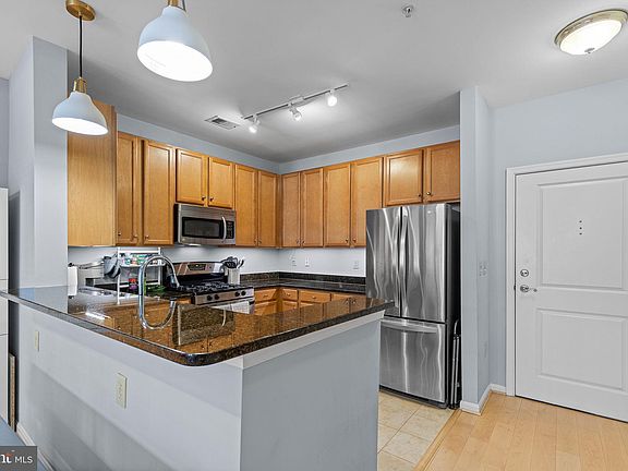 5th image of 2655 Prosperity Ave APT 334