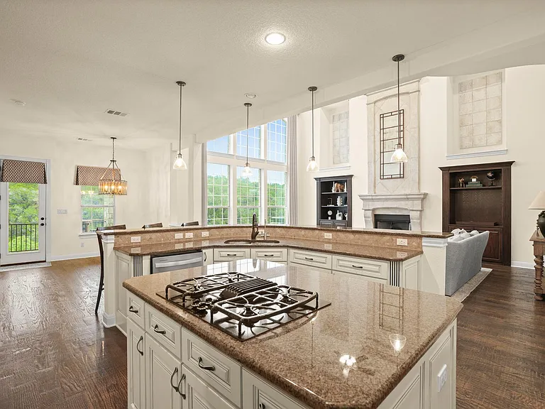 121 Burgess Ln — Photo 11