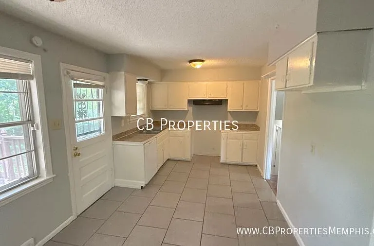 2991 Robbiedon St — Photo 2