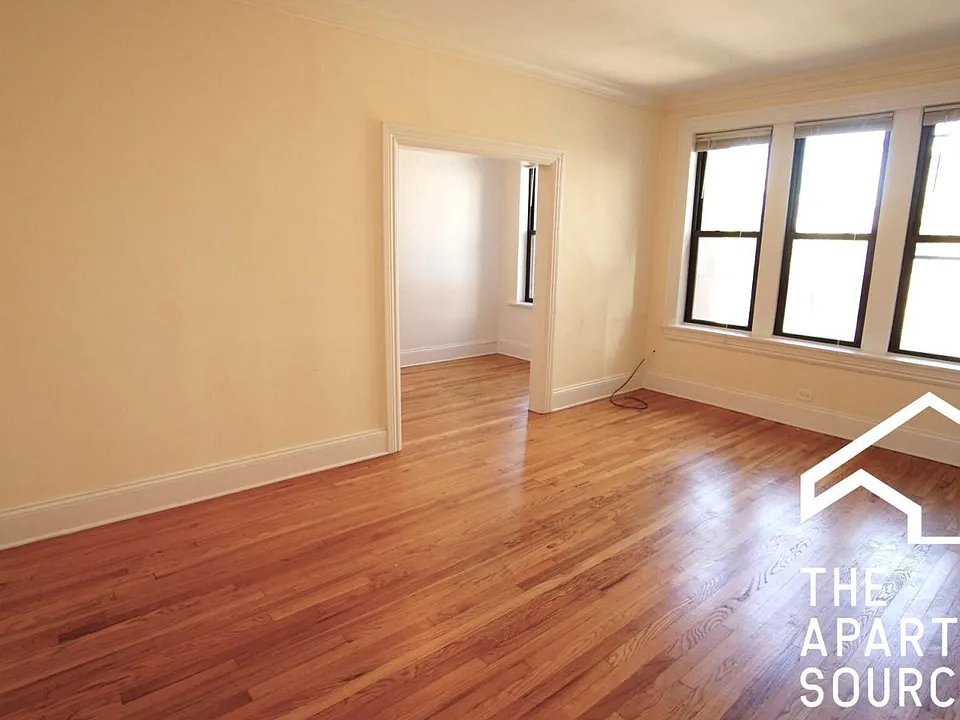 2704 N Sawyer Ave #315
