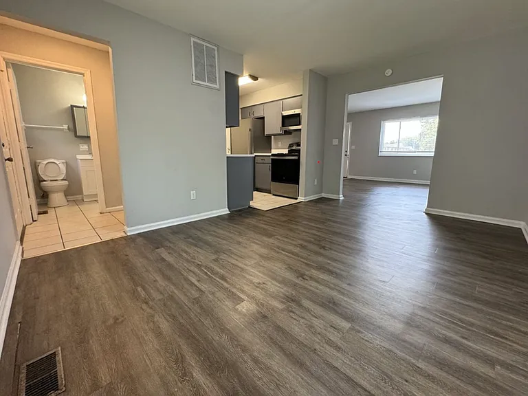 Silver Rock Avenue Apartments — Photo 18