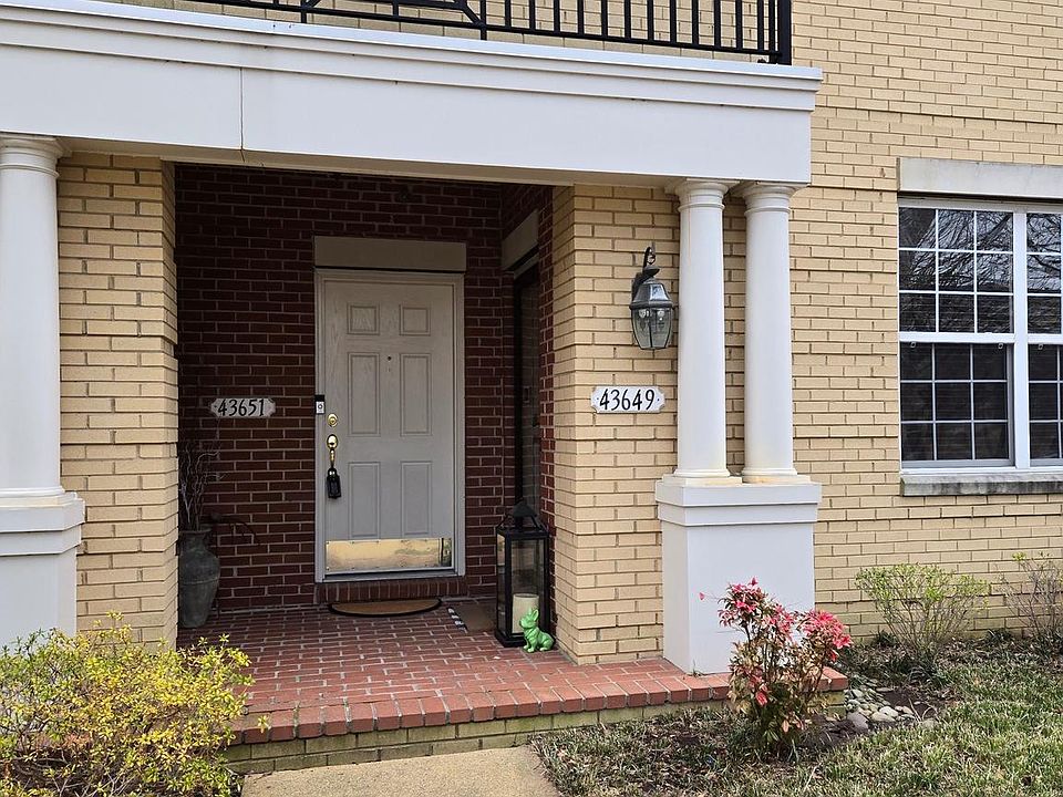 1st image of 43649 McDowell Sq