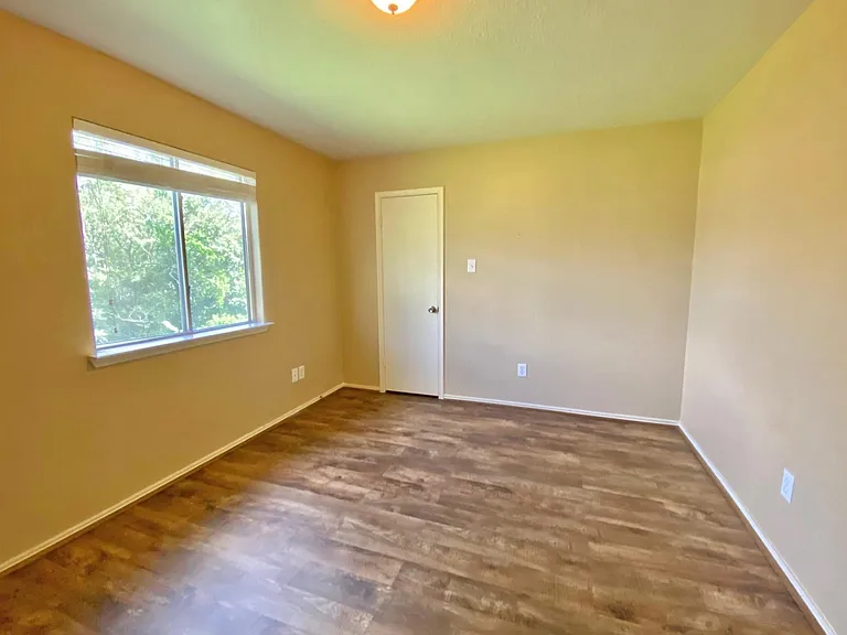2406 Kenbridge Dr — Photo 6