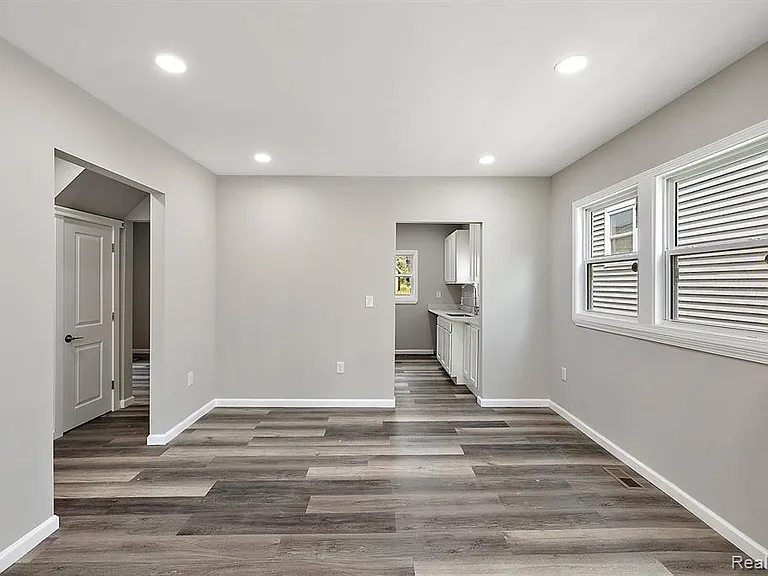 15875 Holmur St — Photo 16