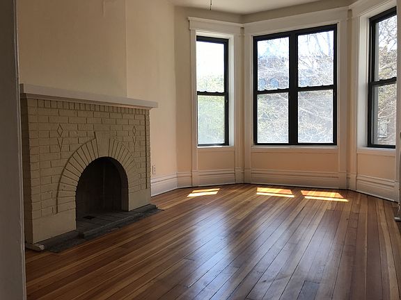 2nd image of 824 W Newport Ave #2403297