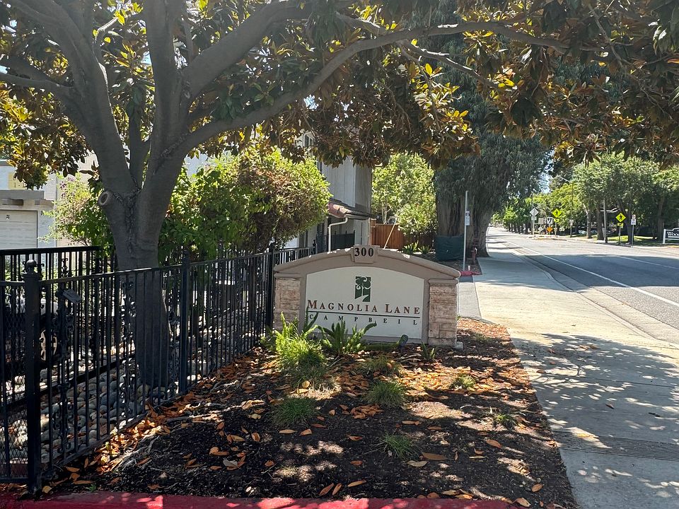 Entrance with security gate (access by keypad or remote)