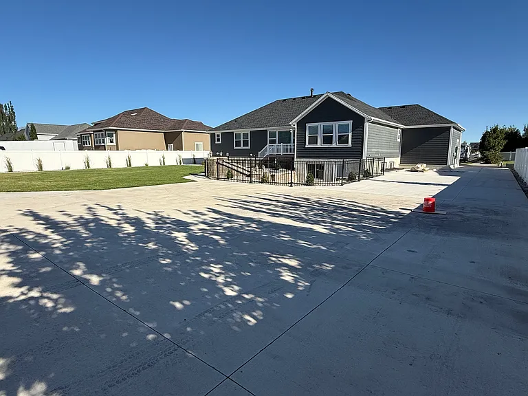 2156 W Thomas St — Photo 29