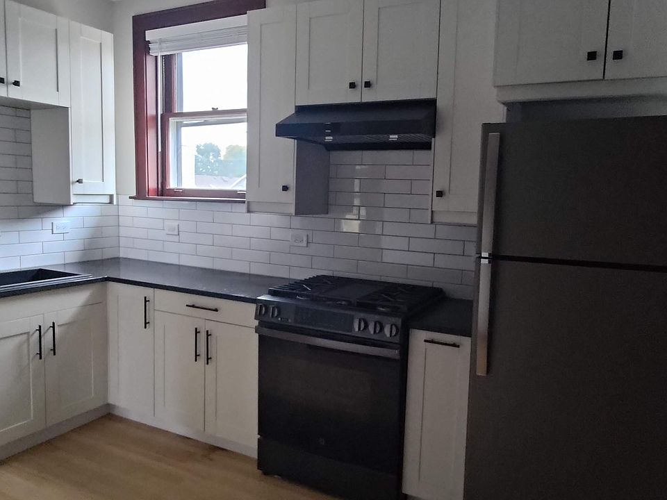 1st image of 2911 N Albany Ave APT 2