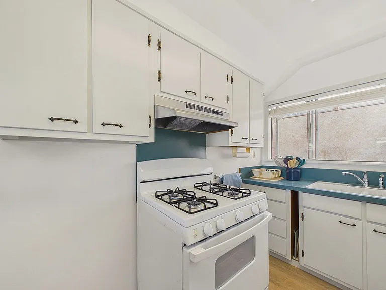 2430 Webster St — Photo 2
