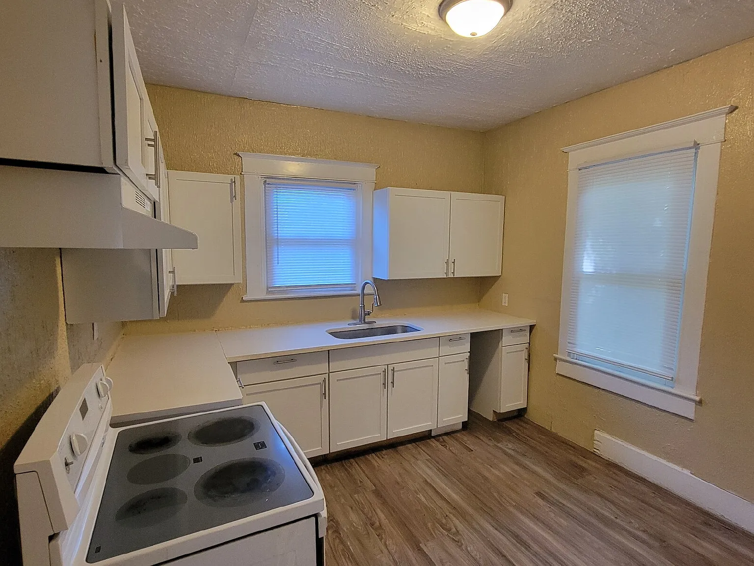 2 bed, 1.0 bath, $925 — Photo 4