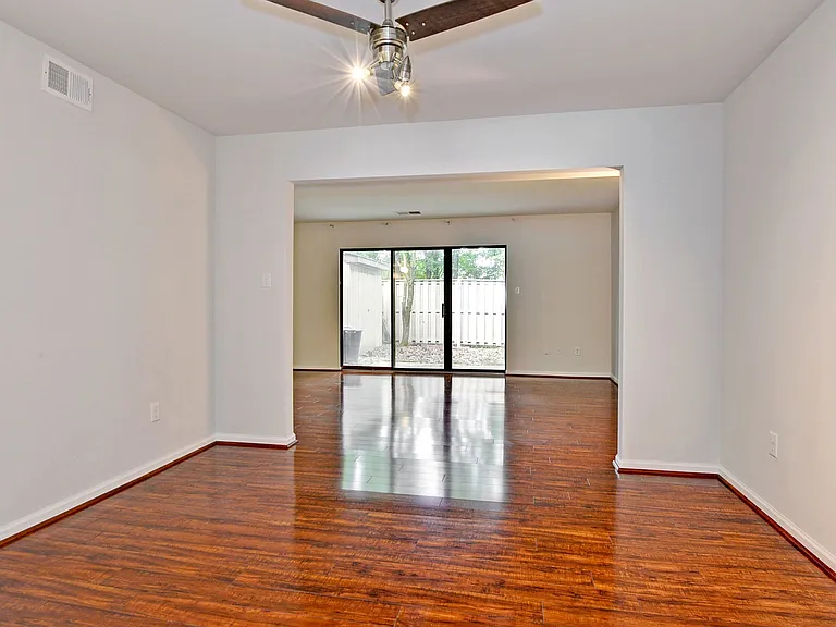 1007 N Green Dr — Photo 11