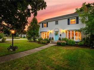 793 Namquid Dr, Warwick, RI 02888