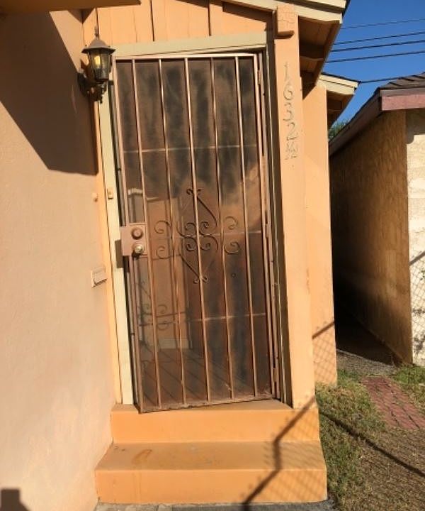 1st image of 1632 1/2 N Hollywood Way