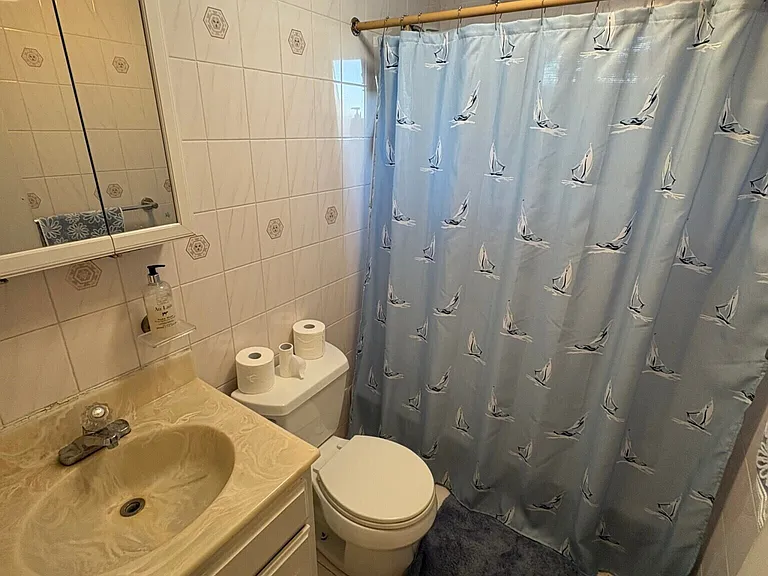 92 Sylvia St — Photo 10