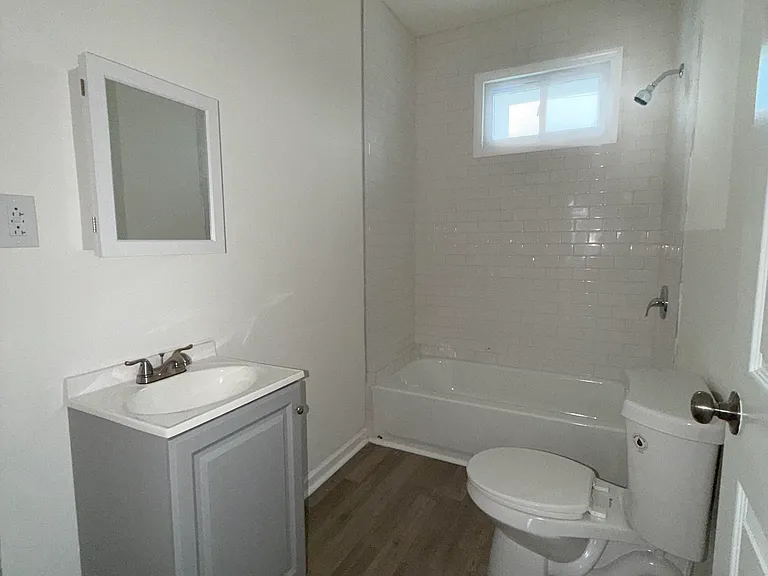 6125 Glenmore Ave #2 — Photo 8