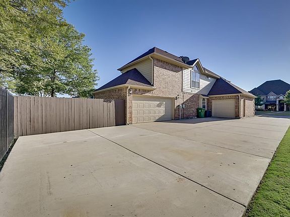4th image of 708 Montclaire Dr