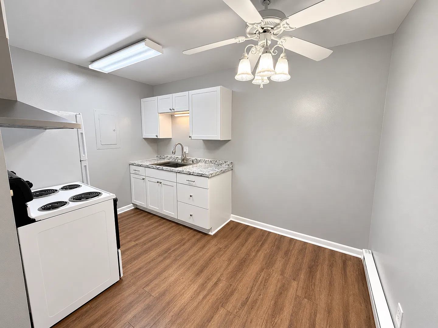 Prime Nashville Location! Walk to Vanderbilt & Hillsboro Village | Community Pool! — Photo 4
