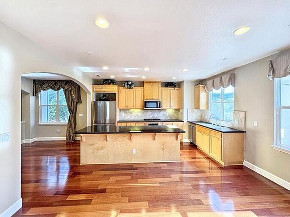 5th image of 7316 Rainbow Dr